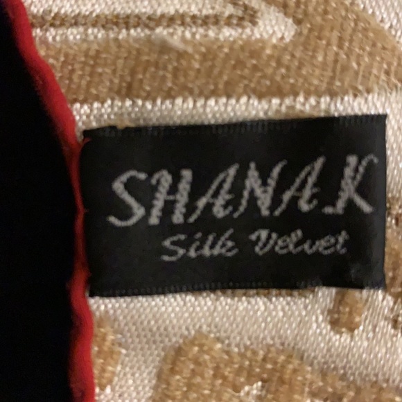 Silk and cut velvet, fringed blk & red scarf - Picture 5 of 6